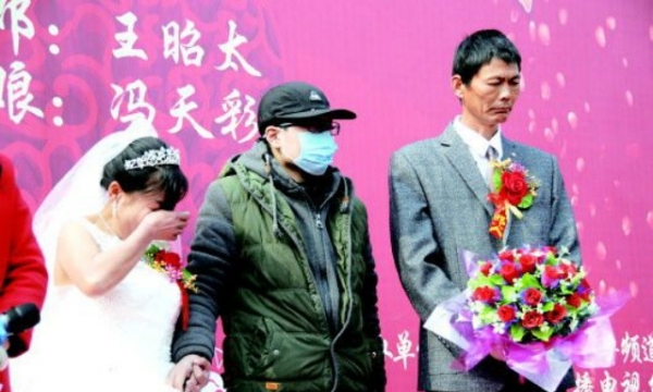 Chàng trai ngừng điều trị ung thư để gom tiền tổ chức đám cưới cho mẹ
